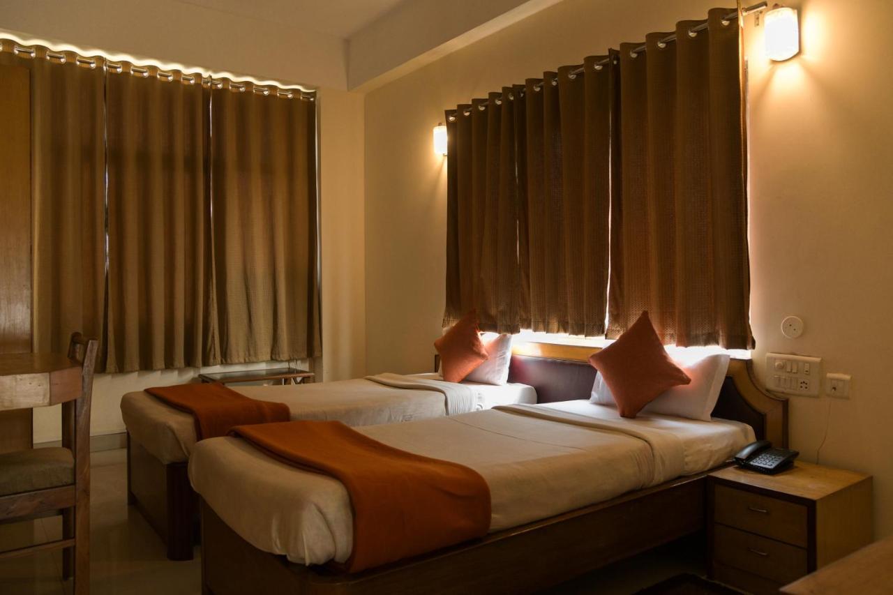 Hotel Earl Grey Джорхат Экстерьер фото