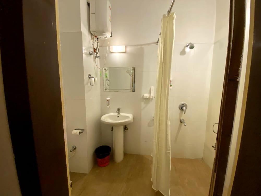 Hotel Earl Grey Джорхат Экстерьер фото