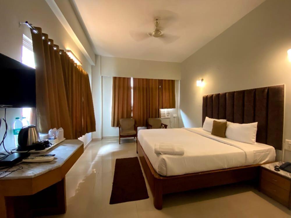 Hotel Earl Grey Джорхат Экстерьер фото